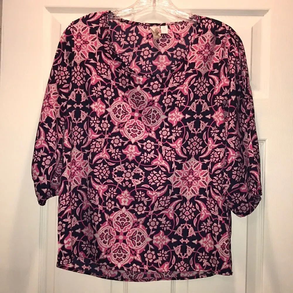 (5/$25) Francesca’s Birdcage Navy & Pink Blouse